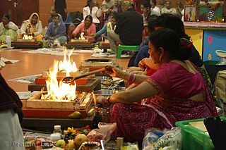 Datei:Hindu community pooja.jpg