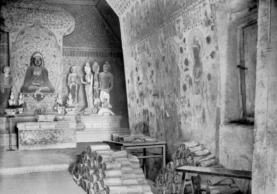 Datei:Dunhuang Cave 16.jpg
