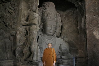 Datei:Trimurti-Sadashiva Statue.jpg