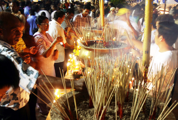 Datei:Wesak at Mara Vihara.jpg