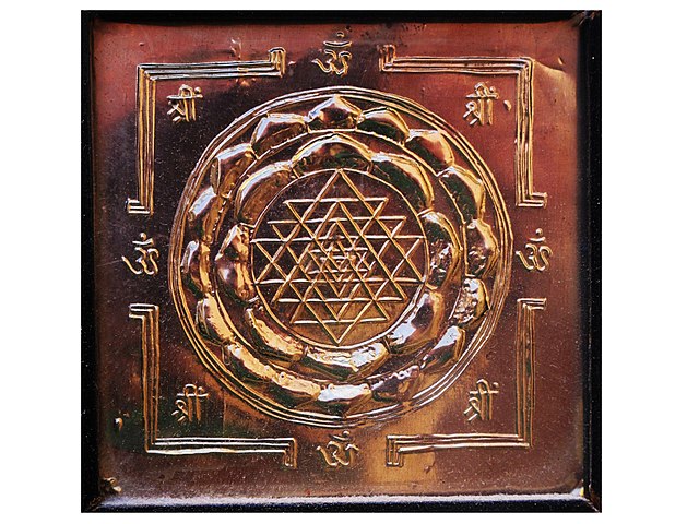 Datei:Sri Yantra copper2.jpg