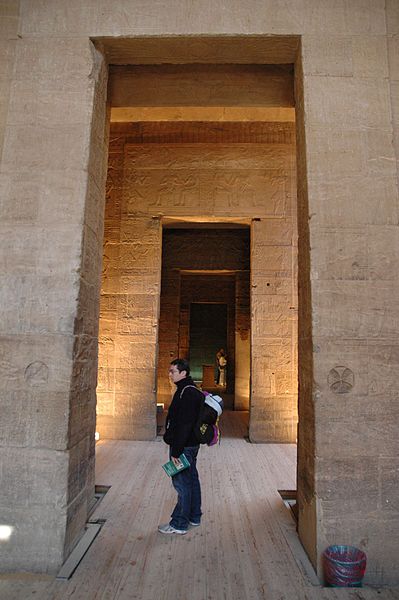 Datei:Tempio di Iside (10).jpg