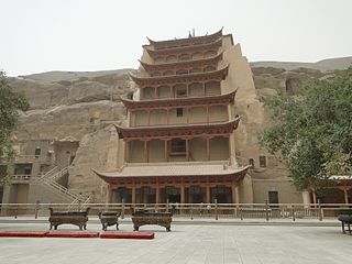 Datei:Dunhuang grottoes (Mogao cave).jpg