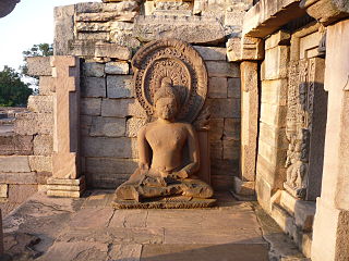 Datei:Buddha statue (Gupta temple).jpg