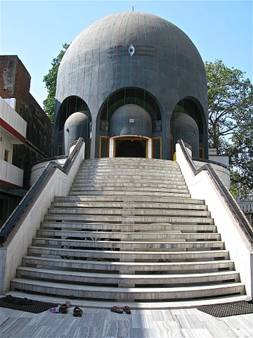 Datei:Shiva temple in Varanasi.jpg