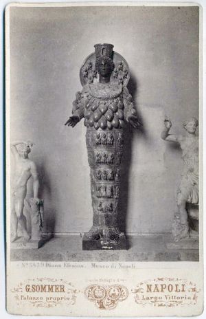 Diana efesina Museo di Napoli.jpg