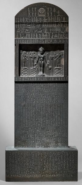 Datei:Cippus of Horus MET DP319007.jpg