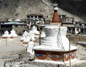 Stupa Chorten Ladakh.jpg